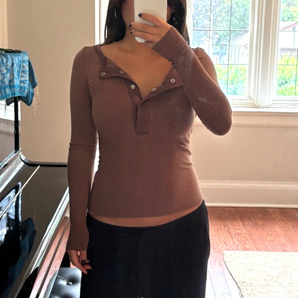 Henne Brown Button Clasp Long Sleeve Top